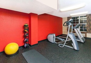 Days Inn & Suites by Wyndham Tucker/Northlake