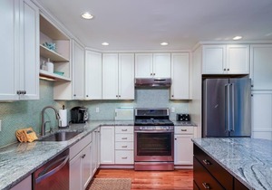 Dazzling 3BR/2BA Summerwind Cottage! Screened Porch! Amenity Cards Available!