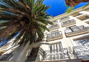 De Lux Apartments