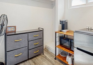 Delightful hotel with lakeview, golf, skiing, WiFi, & Netflix
