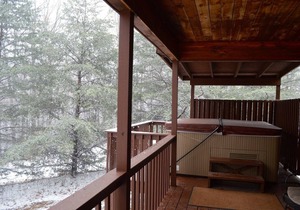 Deluxe Cabin 15 with HOT TUB Located on Patoka Lake in Southern Indiana