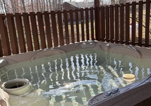 Deluxe Cabin 15 with HOT TUB Located on Patoka Lake in Southern Indiana