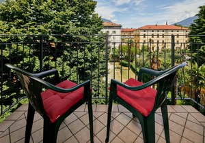 Deluxe Two-Bedroom Apartment with Balcony (BV3)