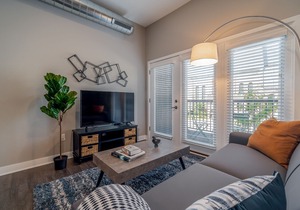 Des Moines | Classy 2BD/2BA Downtown Apartment