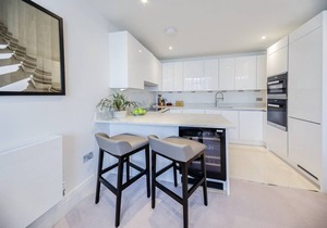 Designer 2 Bed Apartment in Riverside development
