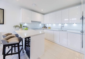 Designer 2 Bed Apartment in Riverside development