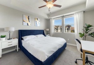 Designer Apt with Jacuzzi, Pool & Mountain Views