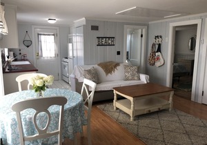 Desirable 4br/2ba Craigville Beach Cottage Steps to Ocean