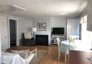 Desirable 4br/2ba Craigville Beach Cottage Steps to Ocean