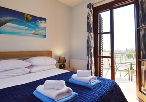 Detached 4 bedroom 4 ba Villa with Private Pool on the Golf Course with Sea View