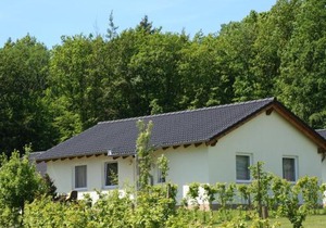 Detached bungalow with dishwasher in a green area