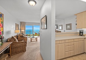Direct Beachfront/Oceanfront Condo - 3 minute walk into Kapa'a