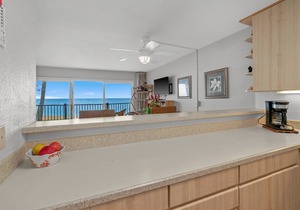Direct Beachfront/Oceanfront Condo - 3 minute walk into Kapa'a