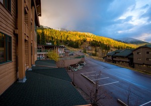 Direct Ski in and Ski out!! 2 bedroom/1 bath Morning Eagle ski in/out!!