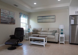 Directly on the Key w/Private entry to Englewood Beach and Bayside views! Unit A