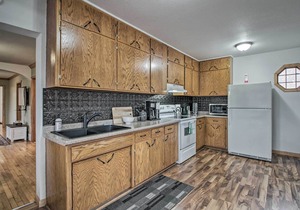 Dog-Friendly Crosby Home w/Bike Storage!
