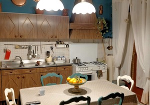 Domus Donatella. Only 2 km from Pompeii. Station 300m away. Garden, terrace.Wifi
