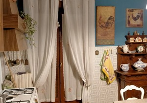 Domus Donatella. Only 2 km from Pompeii. Station 300m away. Garden, terrace.Wifi