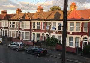 Double bedroom lounge in a quite place near tube (Turnpike Lane, Wood Green)