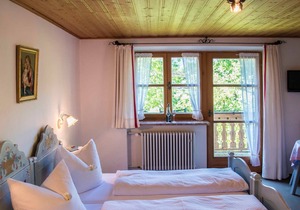 Double Room 1 + 3 - Gästehaus Becher, Kreuth-Point