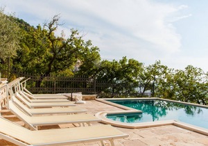 Double room #1 w/shared pool @Pietra Mare Apts