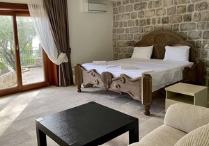 Double room #1 w/shared pool @Pietra Mare Apts