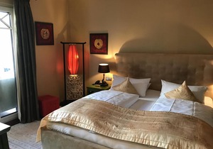 Double room, shower, toilet, river view