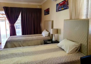 Double Room in cosy Guesthouse, one of the select guesthouses in Mahikeng ! in Mahikeng