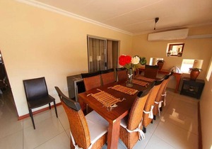 Double Room in cosy Guesthouse, one of the select guesthouses in Mahikeng ! in Mahikeng