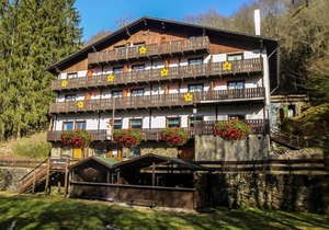 Double Shower/WC - Wolffhotel-Outdoorhotel-Restaurant
