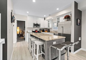 Dramatic Wrigley Loft +PRIVATE Rooftop, Center of Wrigley, Ranked GUEST FAVORITE