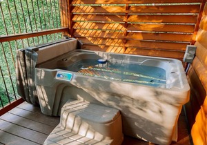 Dream Treehouse Getaway with Hot Tub