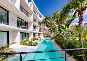 Dreamy Escape W/ Shared Pool, Fast WiFi, Central AC, Balcony & Kitchenette!