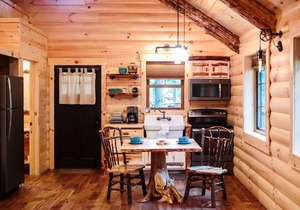 Dreamy Treehouse Getaway with Hot Tub