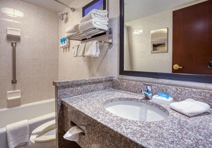 Drury Inn & Suites St. Louis - Fairview Heights