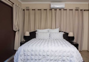 Dyna Guest House: Deluxe Queen Suite