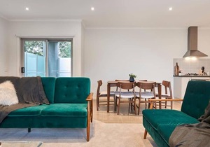 Earthy And Polished 2 Bedroom Unit In Chadstone