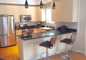 EAST LAKEVIEW DESIGNER CONDO 2 BED/2 BATH, SLEEPS 6!