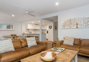 Eastpoint 4 - Best of Byron on the doorstep, park the car and walk everywhere.