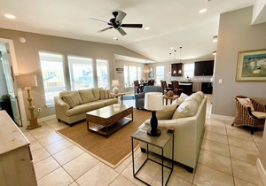 Easy beach access, pools, tennis/pickleball