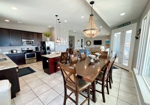 Easy beach access, pools, tennis/pickleball