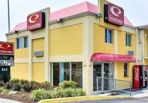 Econo Lodge at Military Circle