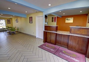 Econo Lodge at Military Circle