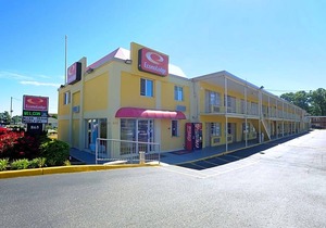 Econo Lodge at Military Circle