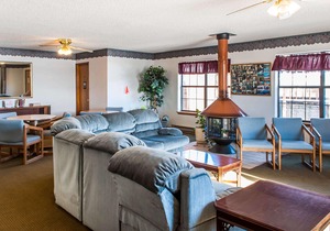 Econo Lodge Eagle Nest