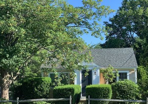 Edgartown Cottage, Short walk to town, AC/Heat, Fire Pit, Outdoor shower