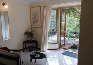 Eleebana Guest House