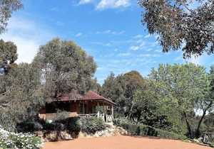 Eleebana Guest House