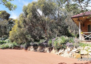 Eleebana Guest House