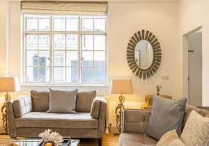Elegant 2-bed house in Belgravia, Central London